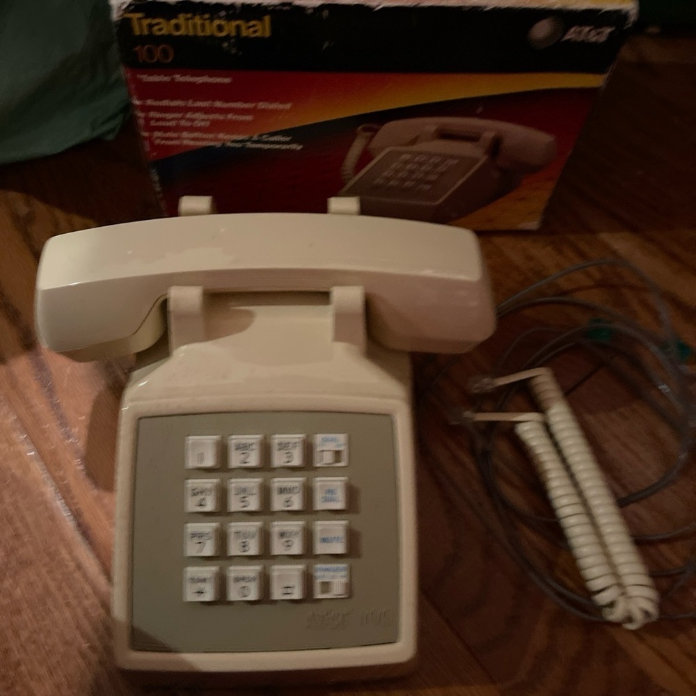 Vintage  AT&T “Ivory” 100 Push Button Corded Landline Desk Phone - untested